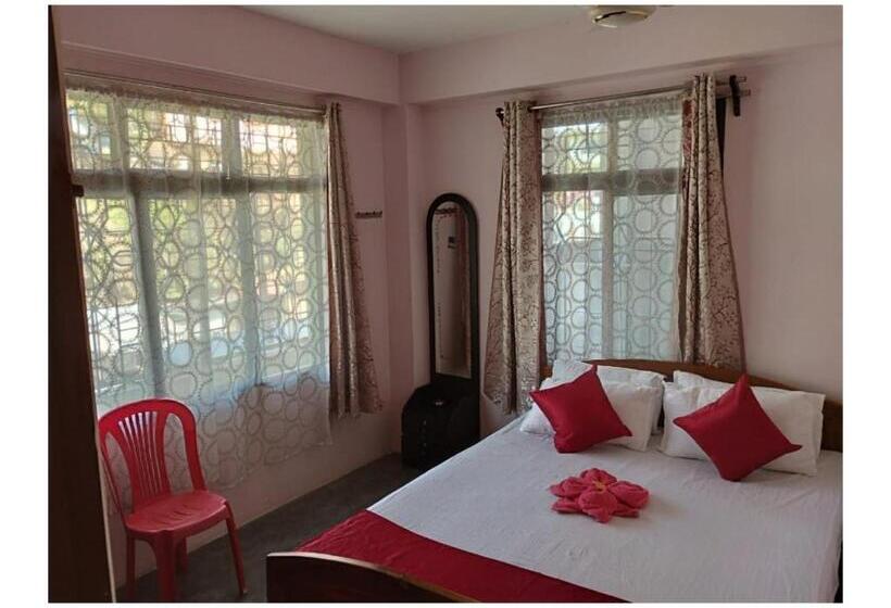 فندق Anmeti Travellers Inn