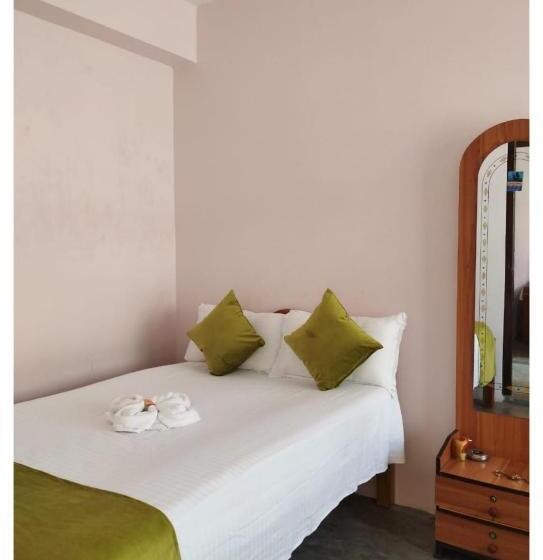 فندق Anmeti Travellers Inn