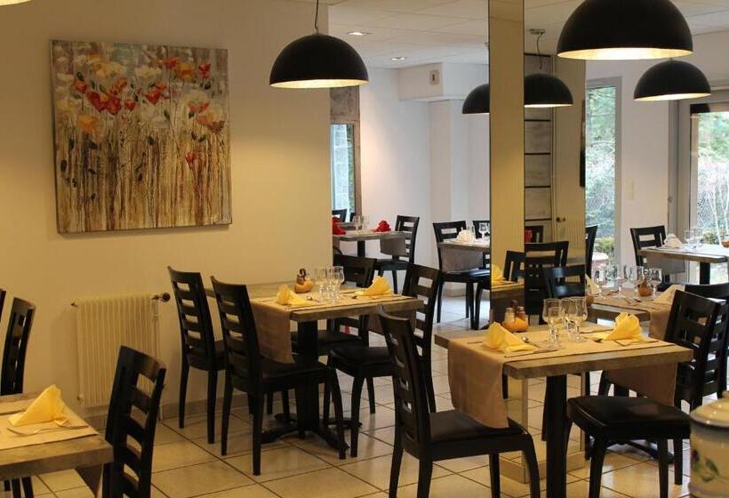 ホテル Hôtel Restaurant Aux Genêts D Or