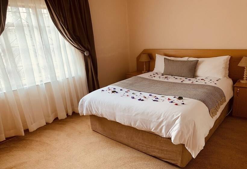 בית מלון כפרי Khutsong Lodge