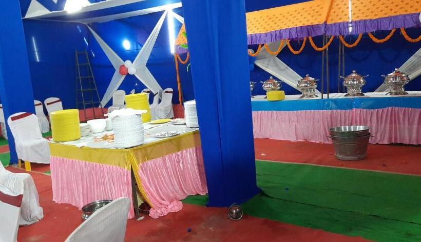 فندق New Gurudeo Basera And Family Restaurant