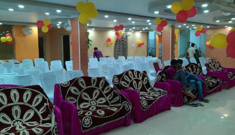 فندق New Gurudeo Basera And Family Restaurant