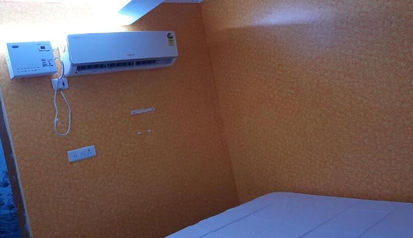 فندق New Gurudeo Basera And Family Restaurant