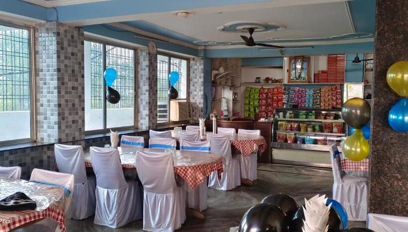 فندق New Gurudeo Basera And Family Restaurant