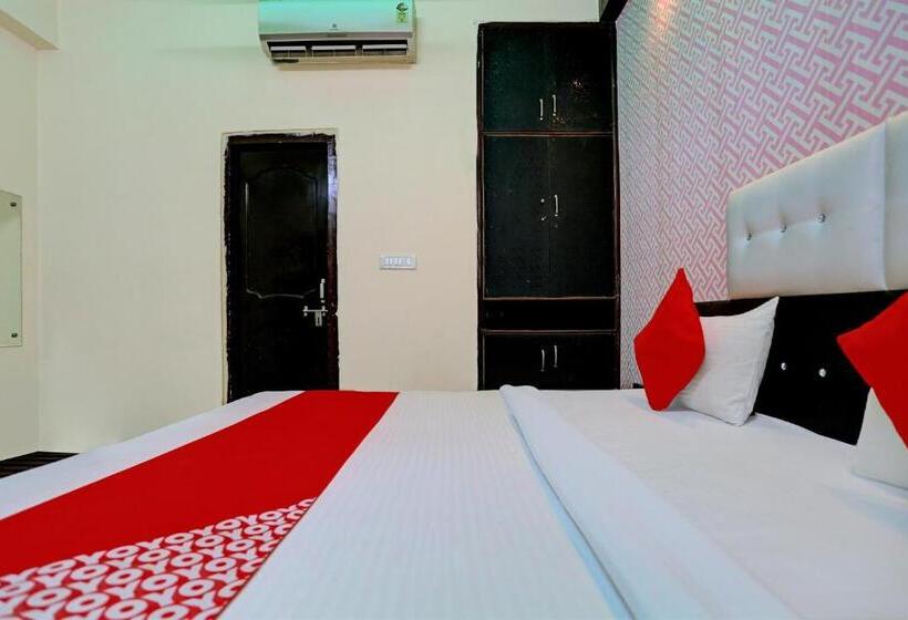 Отель Oyo Alaska