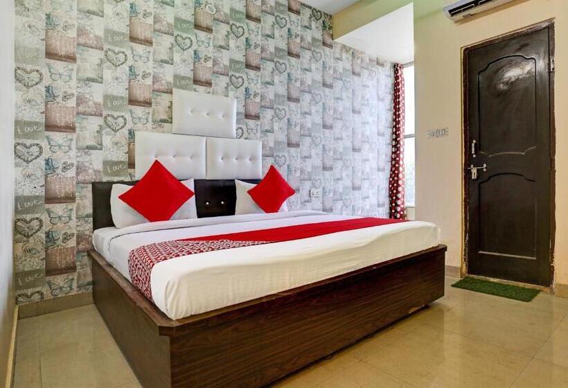 Отель Oyo Alaska