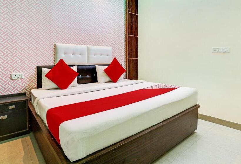 Отель Oyo Alaska