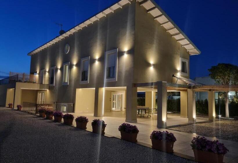 בית מלון כפרי Ro Agrimaison