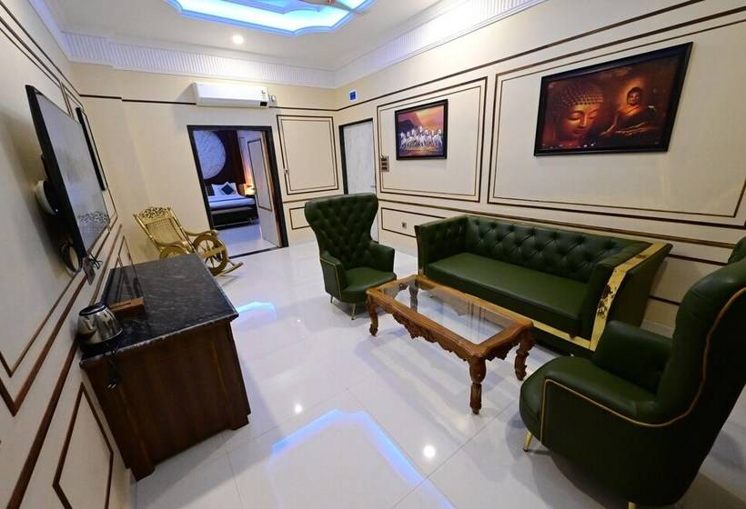 فندق Sawant Palace