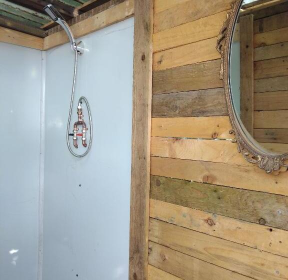 Отель Shirehill Farm, Shires Barns