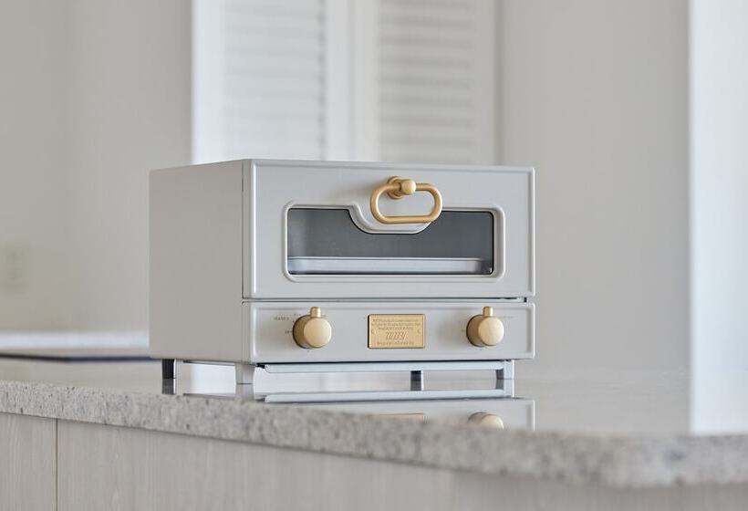 ホテル The Senagajima Storyline