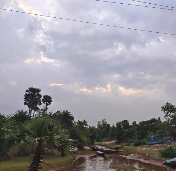 בית מלון כפרי Wild Dunes Konark