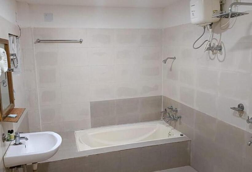 בית מלון כפרי Wild Dunes Konark