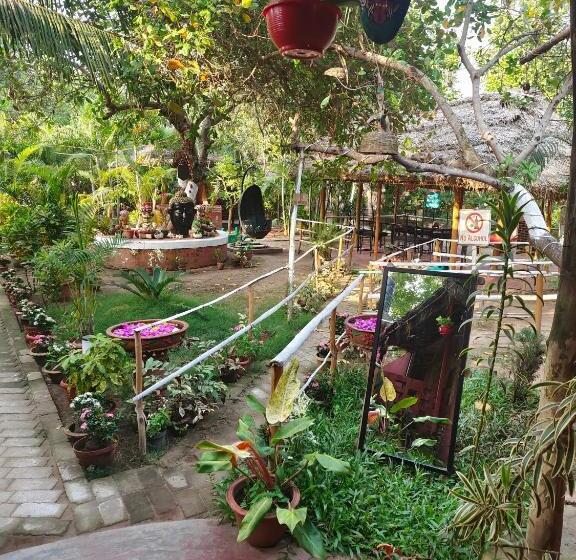 בית מלון כפרי Wild Dunes Konark