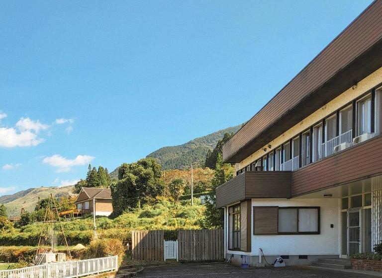 בית מלון כפרי Yufuin Monday 湯布院マンデー