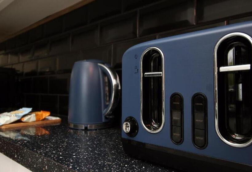 بنسيون 4 Br With Free On Street Parking