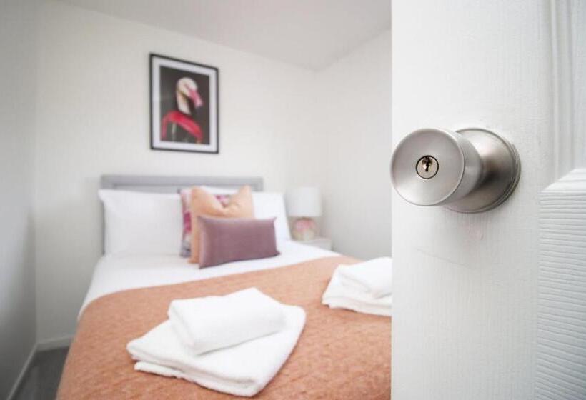 بنسيون 4 Br With Free On Street Parking