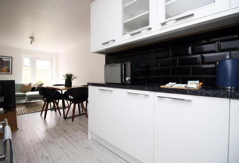 بنسيون 4 Br With Free On Street Parking