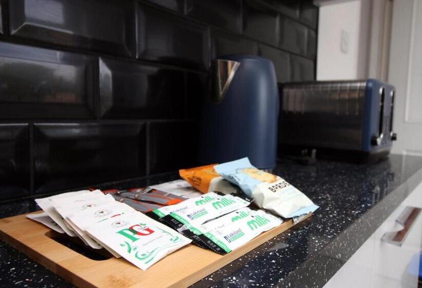 بنسيون 4 Br With Free On Street Parking