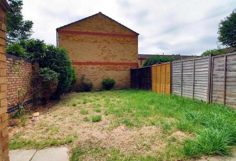 بنسيون 4 Br With Free On Street Parking