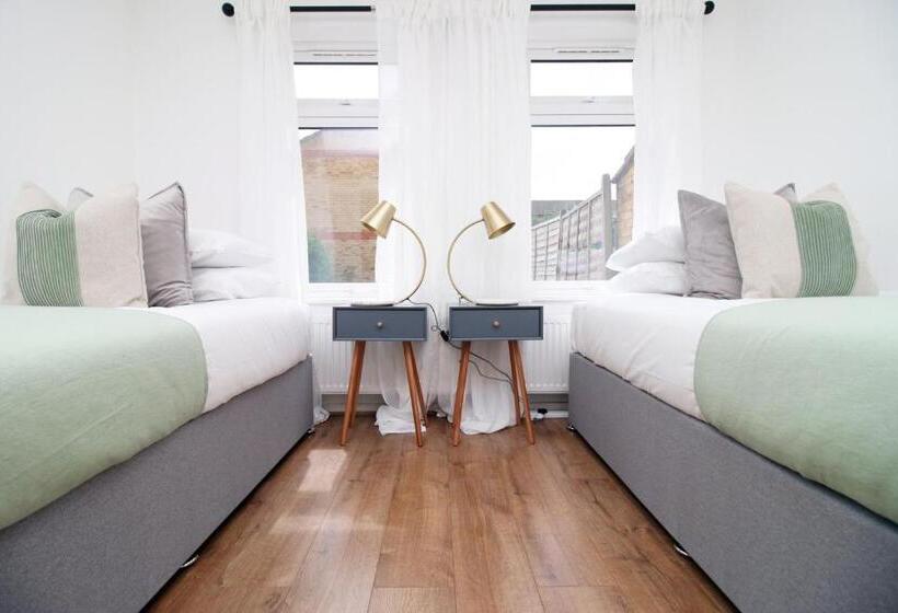 بنسيون 4 Br With Free On Street Parking