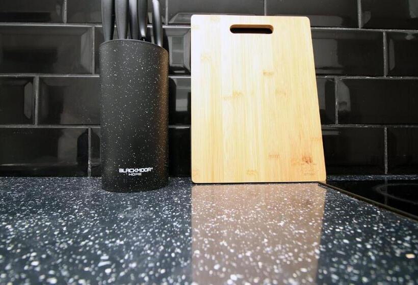 بنسيون 4 Br With Free On Street Parking