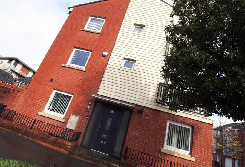 פנסיון 4br Modern House | Free Parking | Cohost Partners