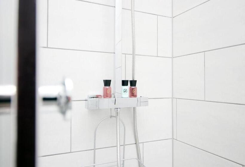 פנסיון 4br Modern House | Free Parking | Cohost Partners