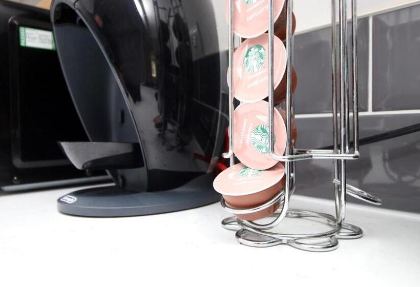 פנסיון 4br Modern House | Free Parking | Cohost Partners