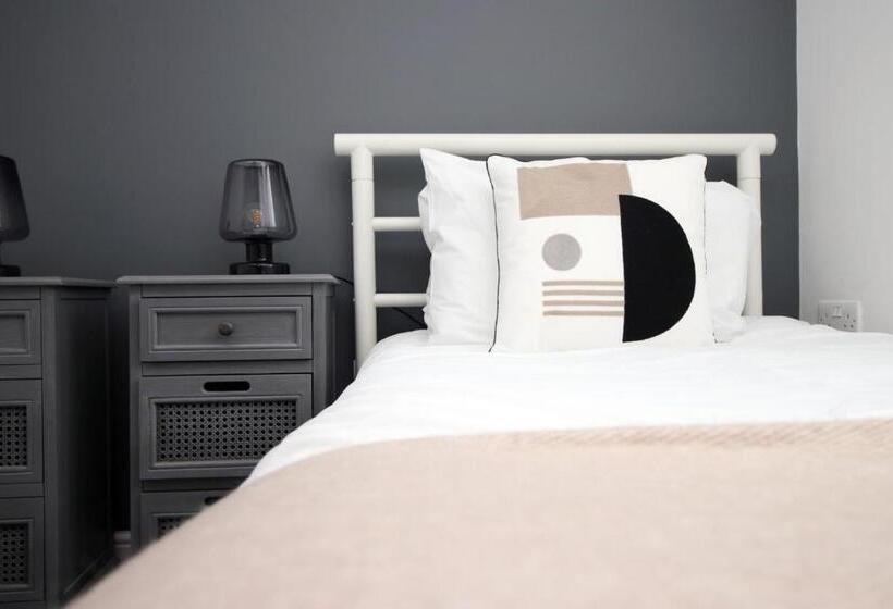 פנסיון 4br Modern House | Free Parking | Cohost Partners