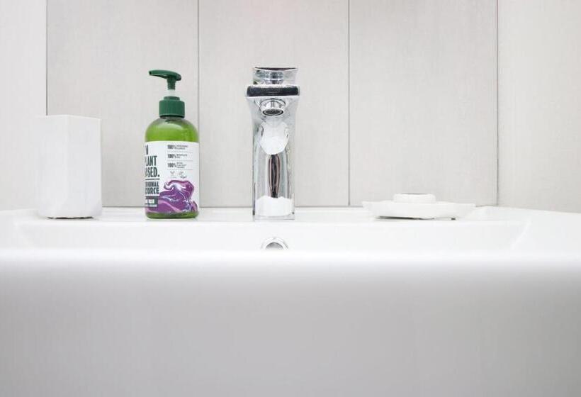 פנסיון 4br Modern House | Free Parking | Cohost Partners