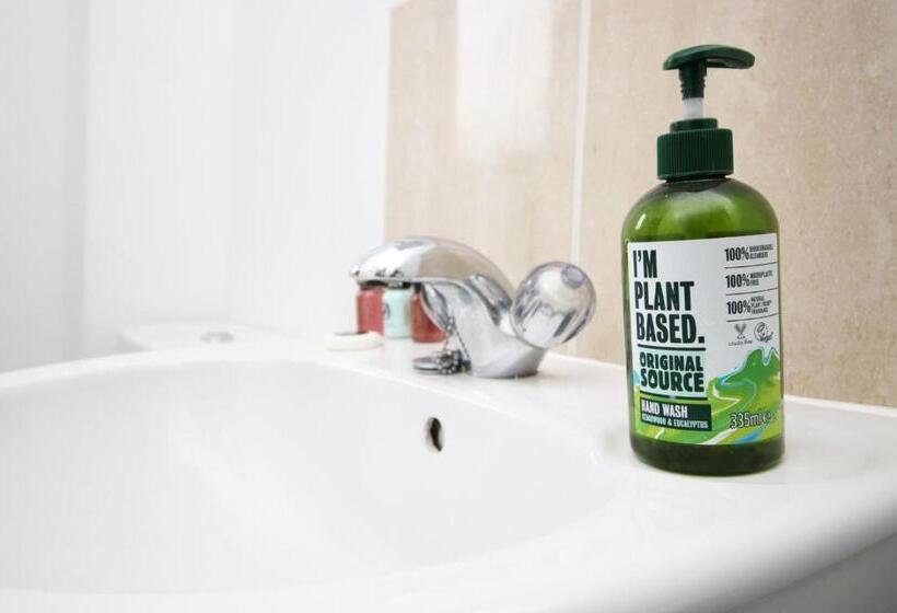 פנסיון 4br Modern House | Free Parking | Cohost Partners