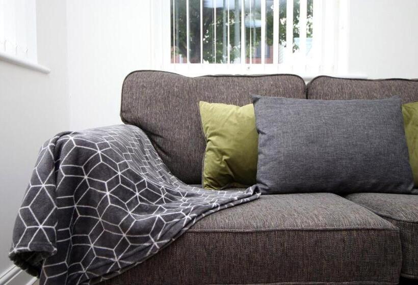 פנסיון 4br Modern House | Free Parking | Cohost Partners