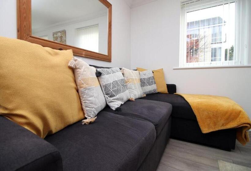 פנסיון 4br Modern House | Free Parking | Cohost Partners