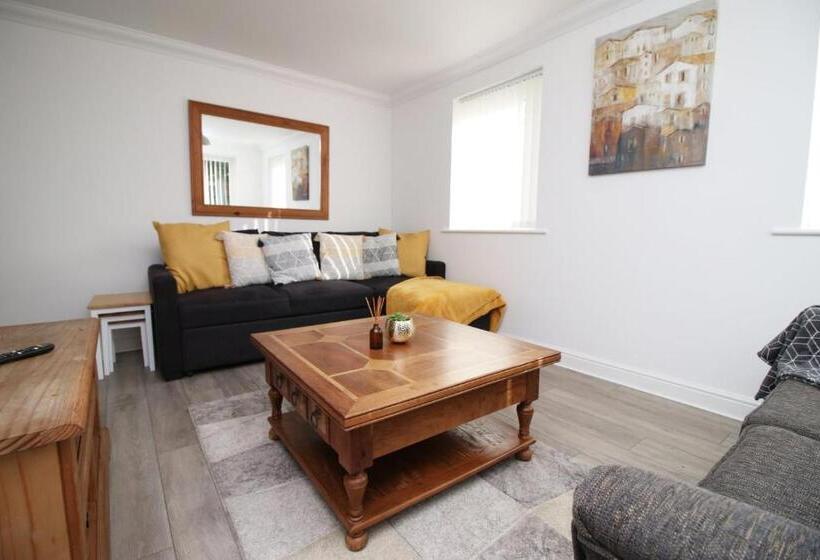 פנסיון 4br Modern House | Free Parking | Cohost Partners