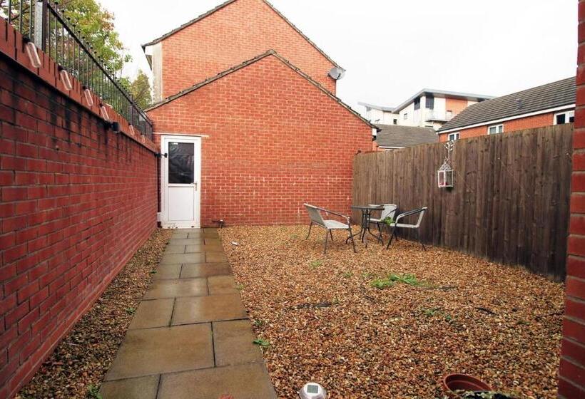 פנסיון 4br Modern House | Free Parking | Cohost Partners