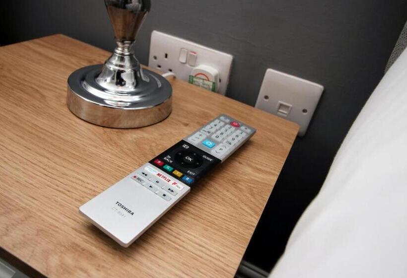 פנסיון 4br Modern House | Free Parking | Cohost Partners