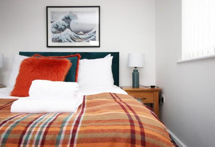 פנסיון 4br Modern House | Free Parking | Cohost Partners