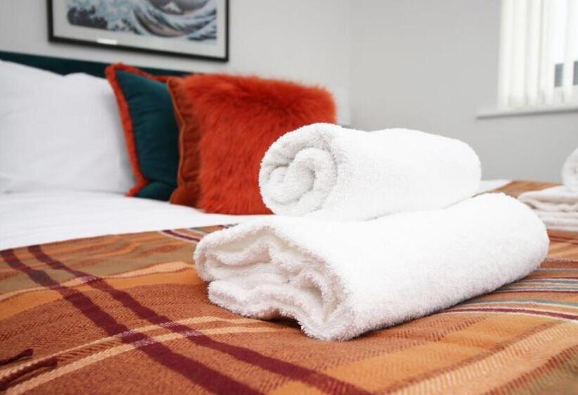 פנסיון 4br Modern House | Free Parking | Cohost Partners