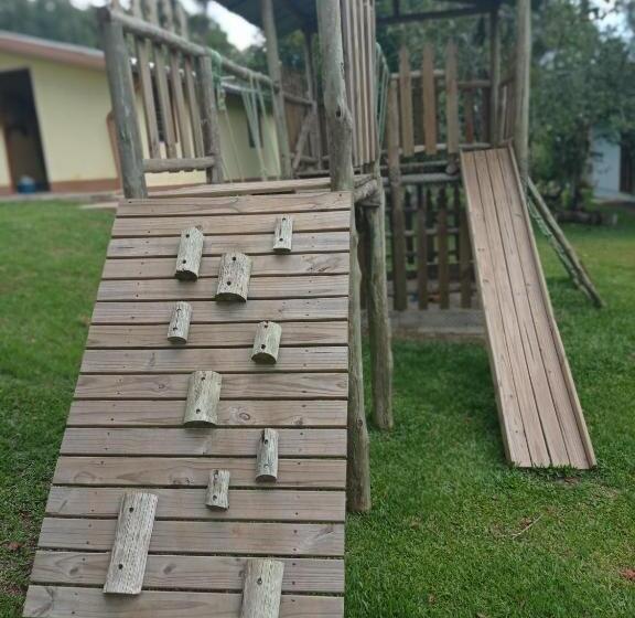 פנסיון Casa Inteira Com Piscina