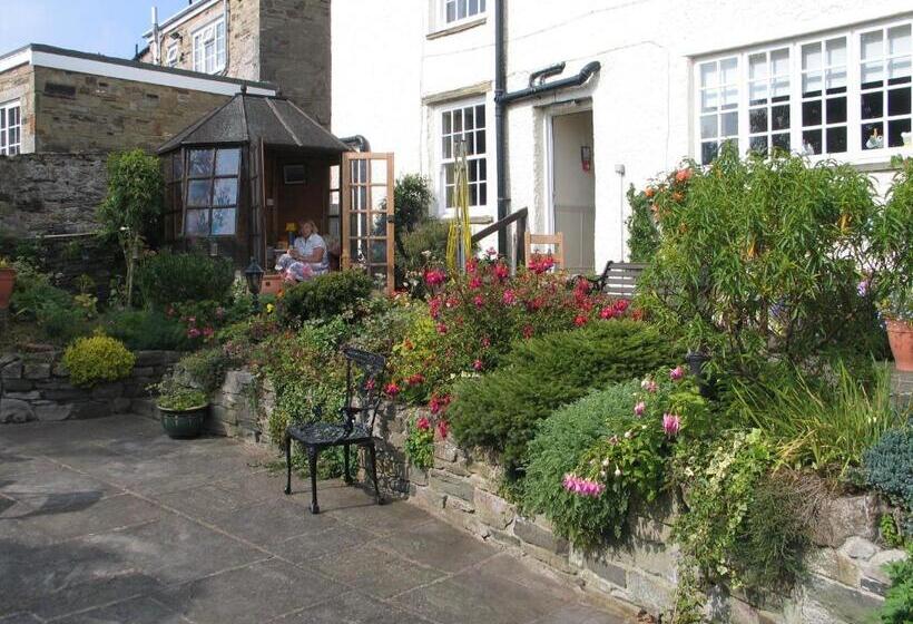 بنسيون Clyde House