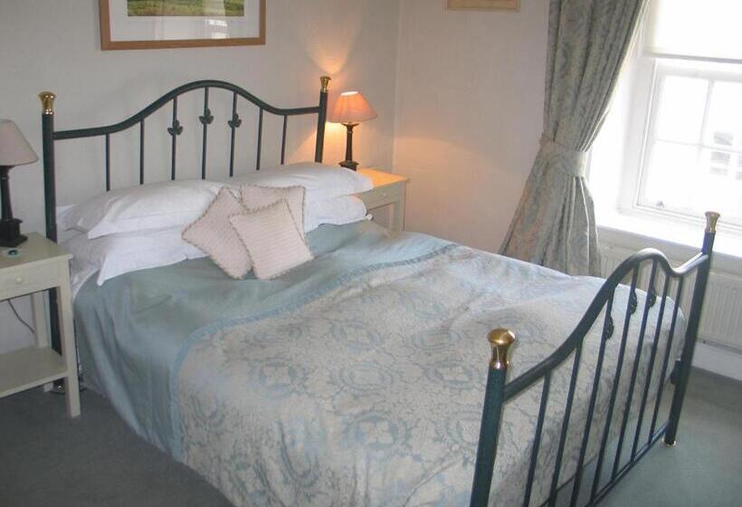 بنسيون Clyde House