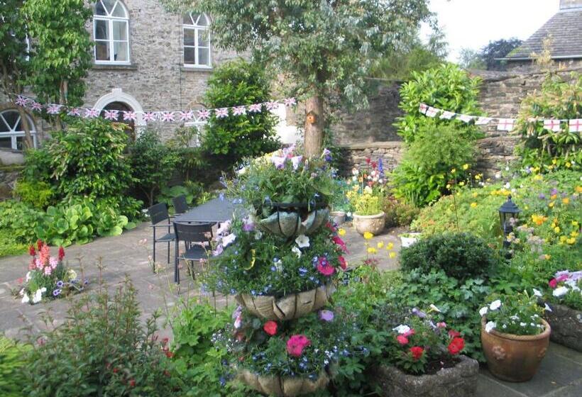 بنسيون Clyde House