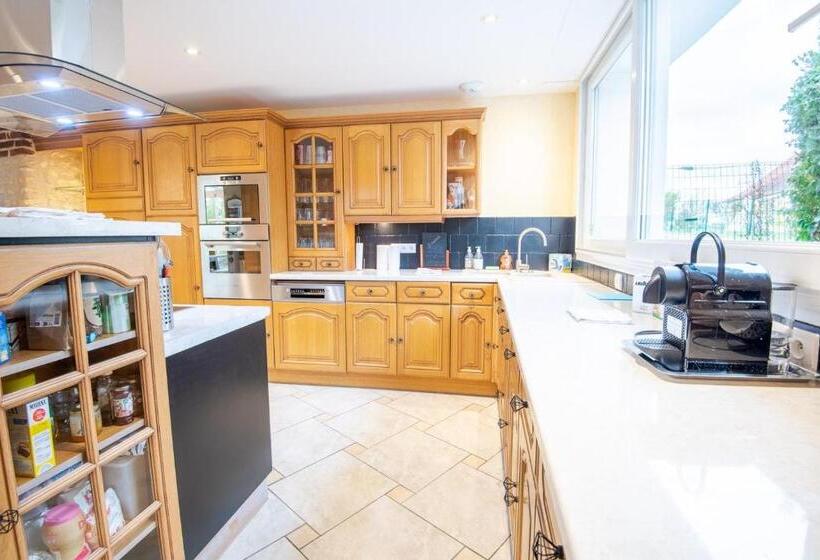 פנסיון Country House Les Romarins   14 Pers