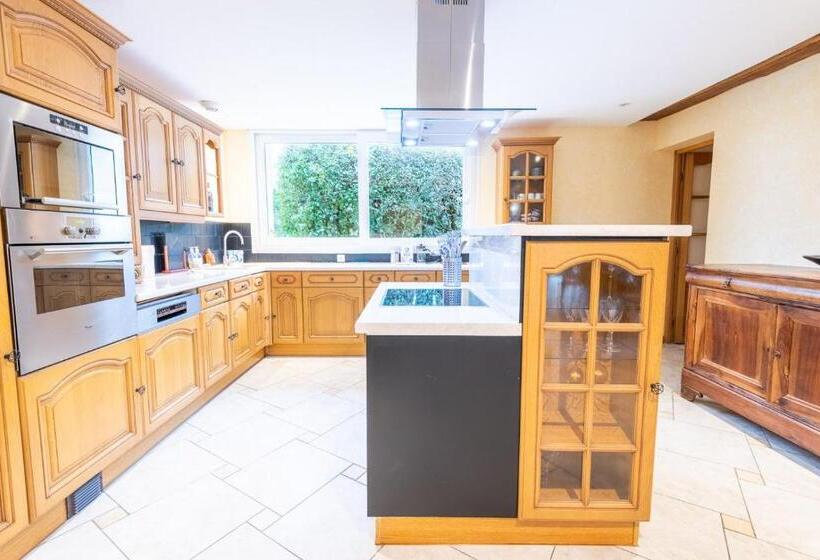 פנסיון Country House Les Romarins   14 Pers