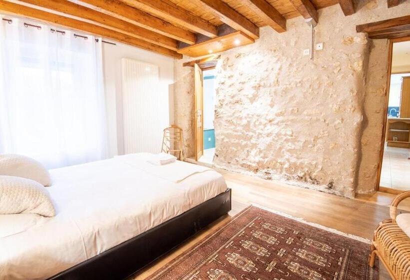 פנסיון Country House Les Romarins   14 Pers