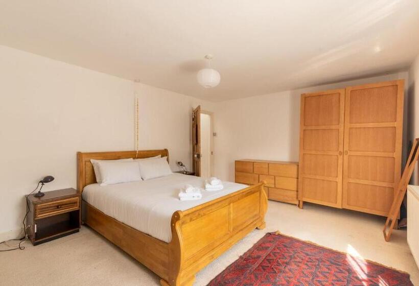 펜션 Guestready   A Bohemian Home In Bath