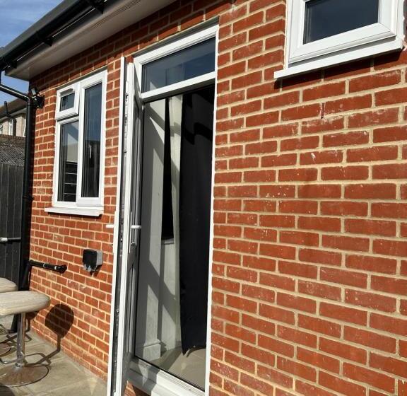 بنسيون Luxury Ensuite Studio In Crayford Dartford Bexley London With Full Kitchen And Side Garden Alleyway