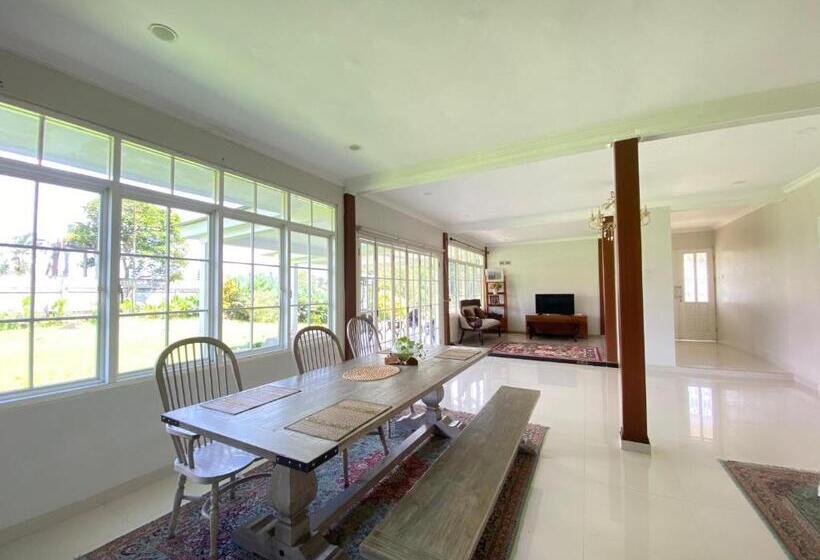 פנסיון Super Wonderful 5 Bedrooms With Bathroom Villa Marion Tomohon