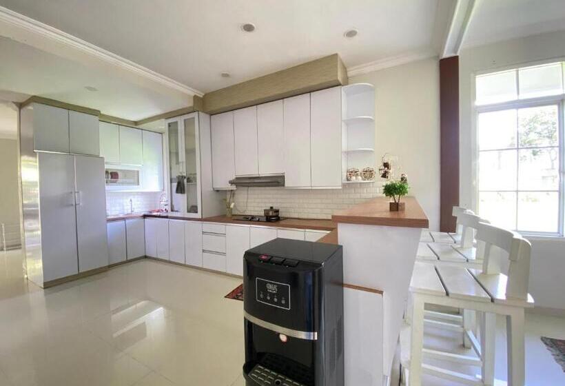 פנסיון Super Wonderful 5 Bedrooms With Bathroom Villa Marion Tomohon